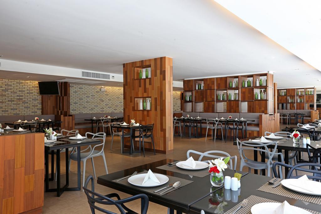 S Ratchada Leisure Hotel - Sha Plus Бангкок Екстер'єр фото The restaurant