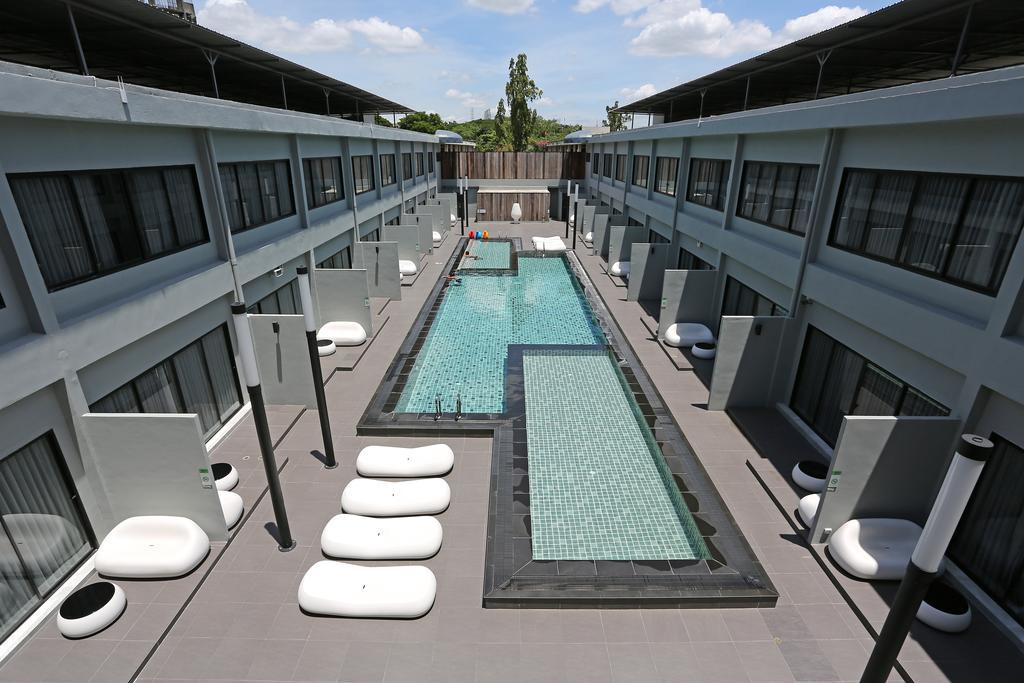 S Ratchada Leisure Hotel - Sha Plus Бангкок Екстер'єр фото The hotel's pool