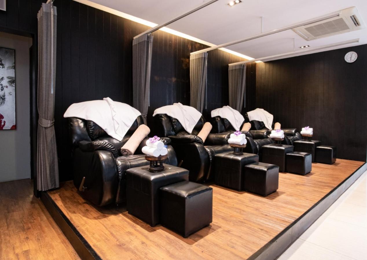 S Ratchada Leisure Hotel - Sha Plus Бангкок Екстер'єр фото Massage chairs