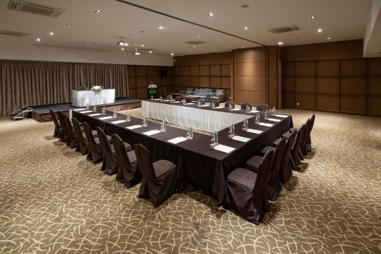S Ratchada Leisure Hotel - Sha Plus Бангкок Екстер'єр фото Meeting room